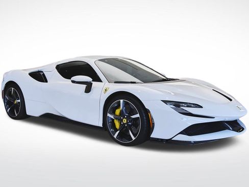 Used 2024 Ferrari SF90 Spider image 7