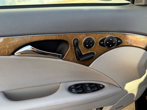 Used 2008 Mercedes-Benz E 350 4MATIC Sedan image 35