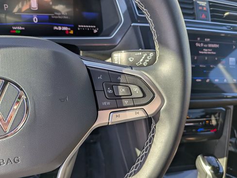 Certified 2023 Volkswagen Tiguan SE FWD image 27