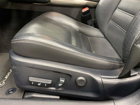 Used 2017 Lexus IS 300 AWD image 18