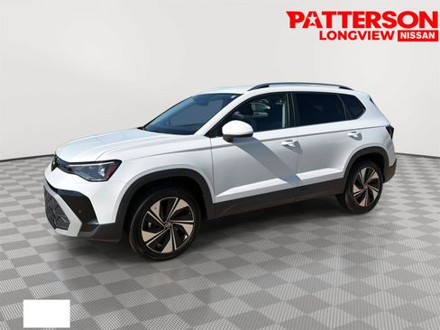 Used 2025 Volkswagen Taos SE AWD/4WD image 4