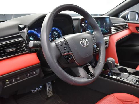 Used 2025 Toyota Camry XSE image 12