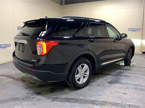 Certified 2021 Ford Explorer XLT w/ Equipment Group 202A image 3