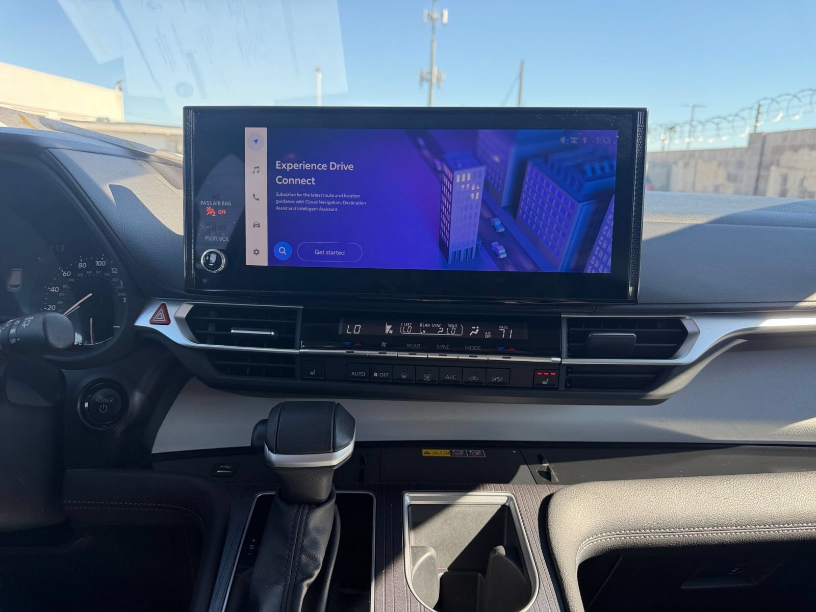 Used 2025 Toyota Sienna XLE FWD image 16