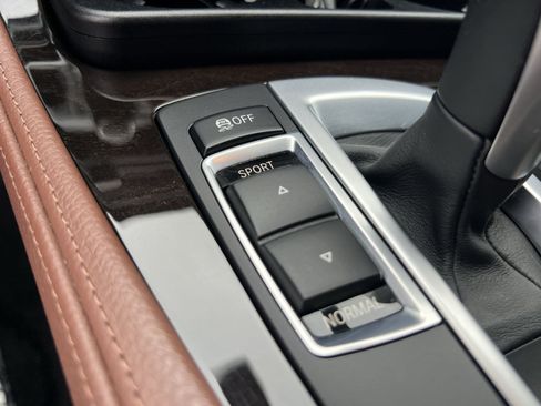 Used 2011 BMW 550i Sedan RWD image 35