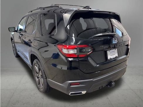 Certified 2025 Honda Pilot Sport image 3