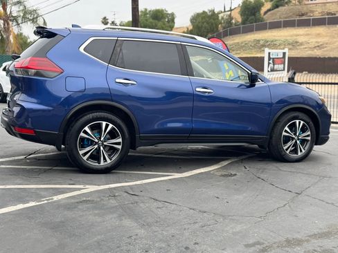 Used 2019 Nissan Rogue SV w/ Sun & Sound Touring Package FWD image 6