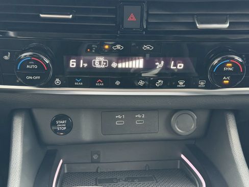 Used 2024 Nissan Rogue SL w/ SL Premium Package FWD image 24