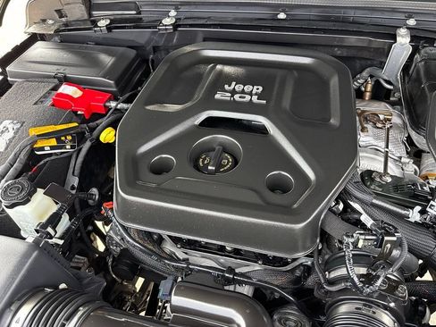 Used 2022 Jeep Wrangler Unlimited Rubicon w/ LED Lighting Group AWD/4WD image 32