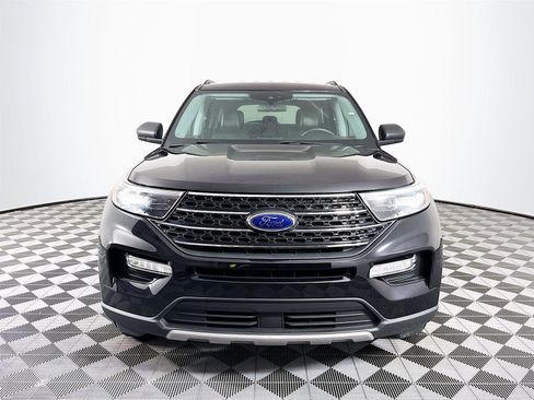 Used 2022 Ford Explorer XLT w/ Equipment Group 202A image 2
