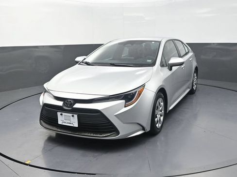 Used 2023 Toyota Corolla LE FWD image 5