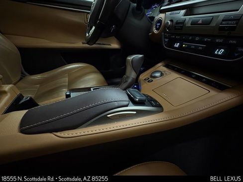 Used 2017 Lexus ES 300h FWD image 31