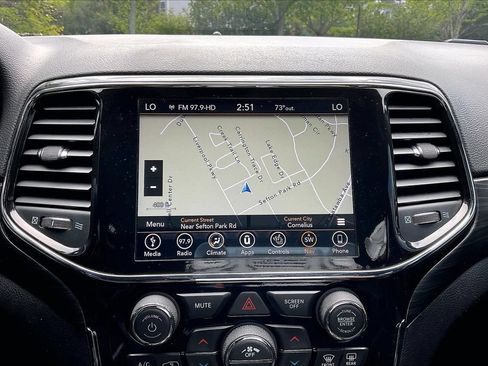 Used 2019 Jeep Grand Cherokee Altitude AWD/4WD image 13