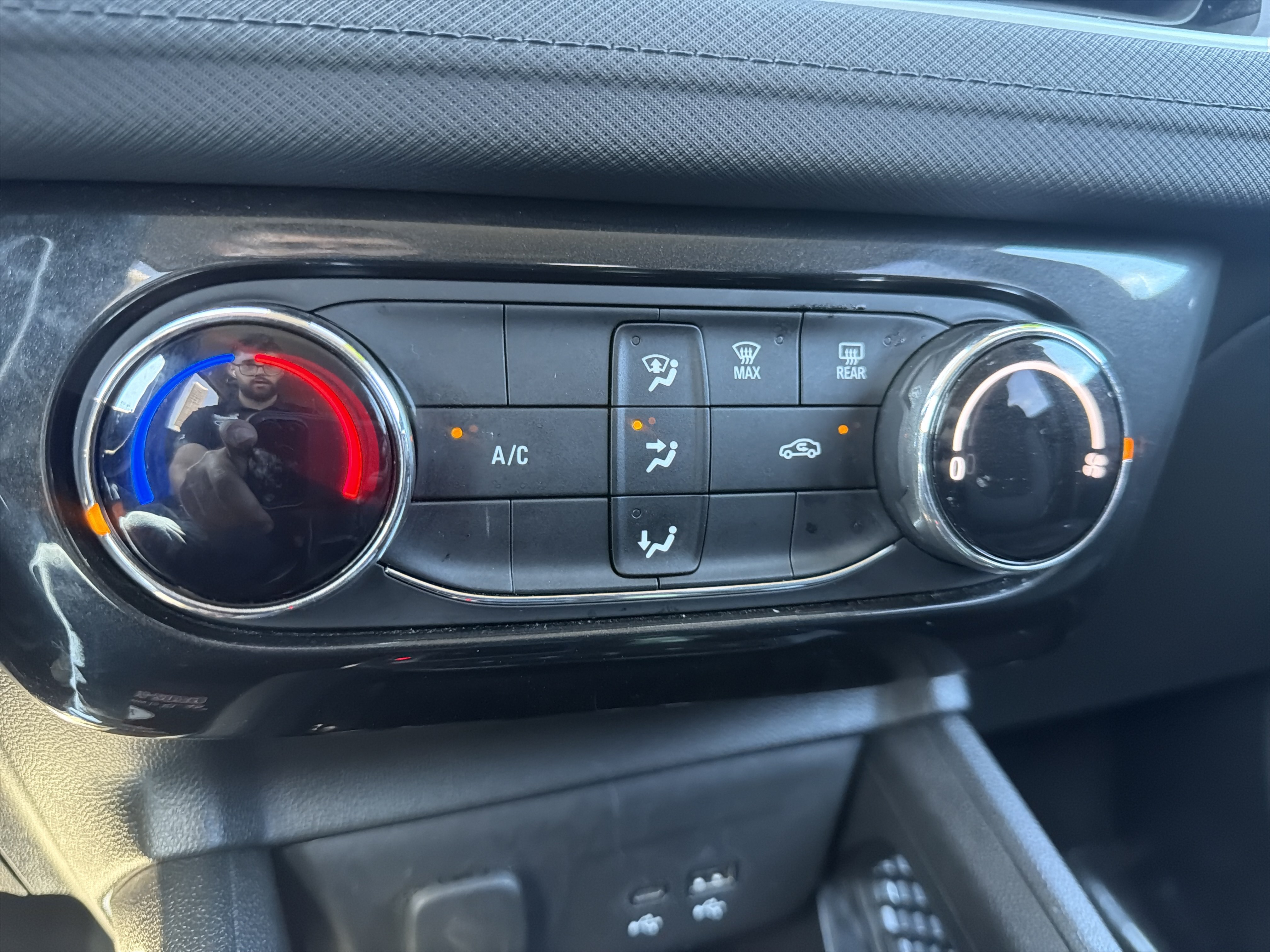 Used 2025 Chevrolet TrailBlazer LT AWD/4WD image 28