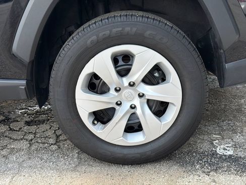 Used 2025 Toyota RAV4 LE AWD/4WD image 19