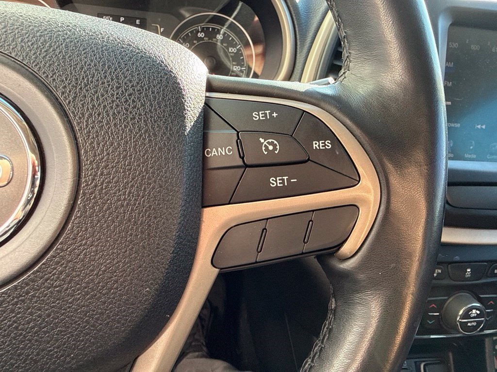 Used 2015 Jeep Cherokee Latitude w/ Comfort/Convenience Group FWD image 14