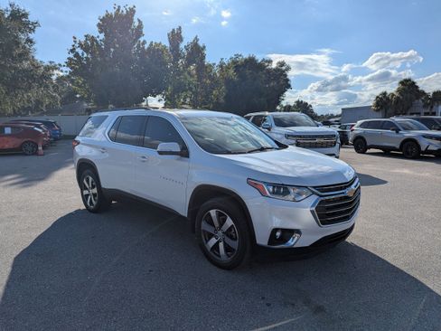 Used 2020 Chevrolet Traverse LT w/ LT Premium Package image 2