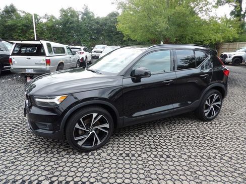 Used 2020 Volvo XC40 T5 R-Design AWD/4WD image 3