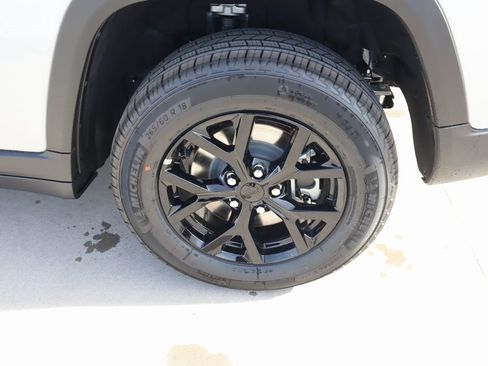 New 2025 Jeep Grand Cherokee L Altitude image 19