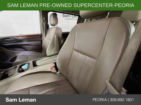 Used 2014 Chrysler Town & Country Touring-L w/ Driver Convenience Group FWD image 19