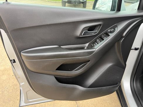Used 2022 Chevrolet Trax LS w/ Tint and Cruise Package FWD image 20