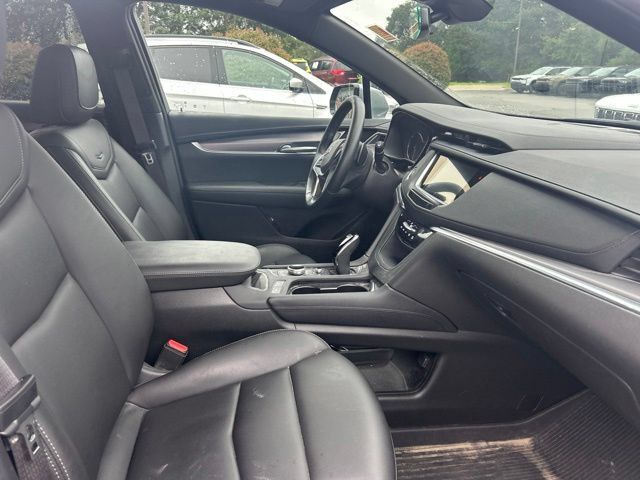 Used 2024 Cadillac XT5 Luxury w/ LPO, Floor Liner Package AWD/4WD image 7