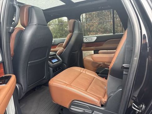 Certified 2024 Lincoln Navigator L Reserve image 12