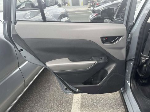 Used 2024 Subaru Crosstrek 2.0i Premium AWD/4WD image 12