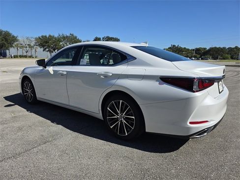 New 2025 Lexus ES 350 w/ Premium Package image 5