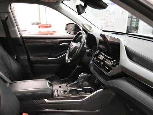 Used 2021 Toyota Highlander Platinum image 34