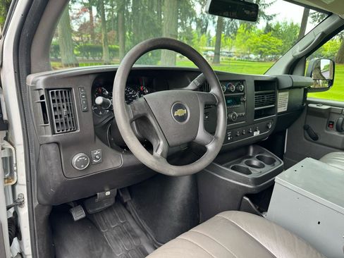 Used 2013 Chevrolet Express 2500 RWD image 11