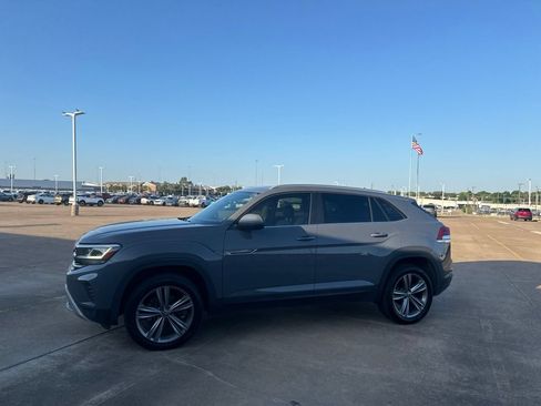 Used 2020 Volkswagen Atlas Cross Sport SE w/ Panoramic Sunroof Package FWD image 10
