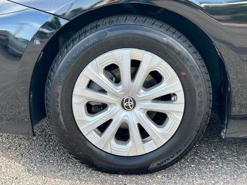 Used 2021 Toyota Prius LE FWD image 35