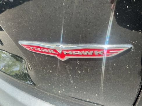 Used 2019 Jeep Cherokee Trailhawk AWD/4WD image 31
