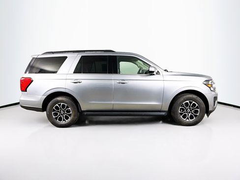 Used 2024 Ford Expedition XLT image 2