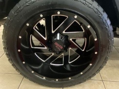 Used 2018 Jeep Wrangler Unlimited Sahara image 37