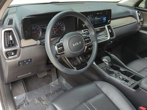 Used 2023 Kia Sorento EX w/ Panoramic Sunroof Package FWD image 9