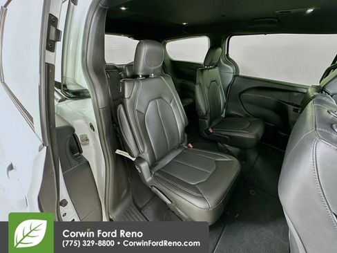 Used 2025 Chrysler Pacifica Select AWD/4WD image 27