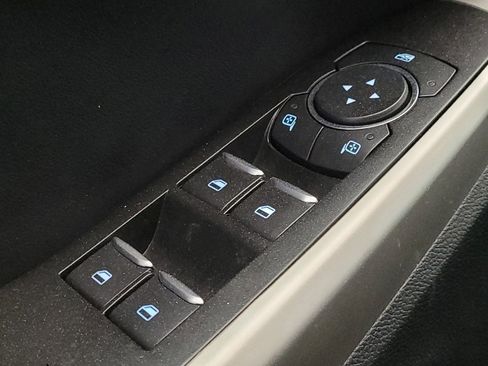 Used 2022 Ford Explorer XLT image 27