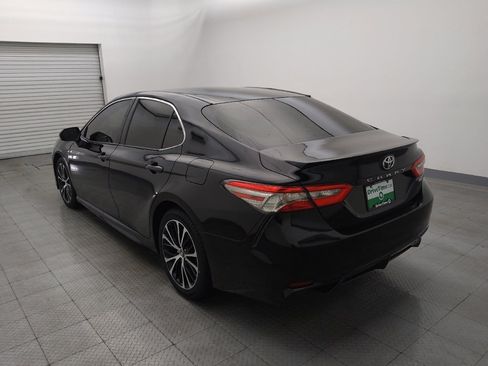 Used 2018 Toyota Camry SE image 5