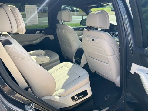 Used 2021 BMW X7 xDrive40i w/ M Sport Package AWD/4WD image 32