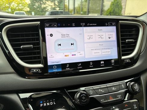 Used 2025 Chrysler Pacifica Select FWD image 24