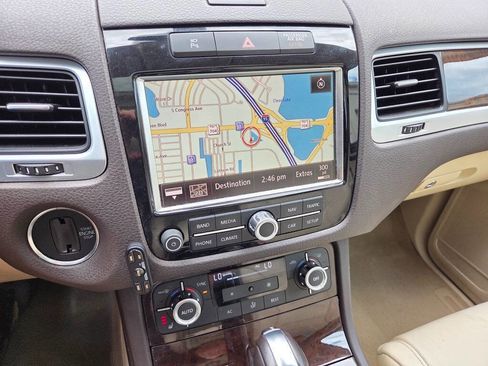 Used 2013 Volkswagen Touareg Executive AWD/4WD image 27