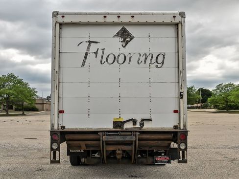 Used 2015 Chevrolet Express 4500 RWD image 6