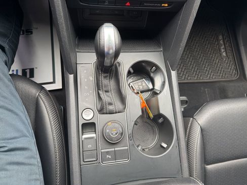 Used 2021 Volkswagen Atlas Cross Sport SE w/ Panoramic Sunroof Package image 16