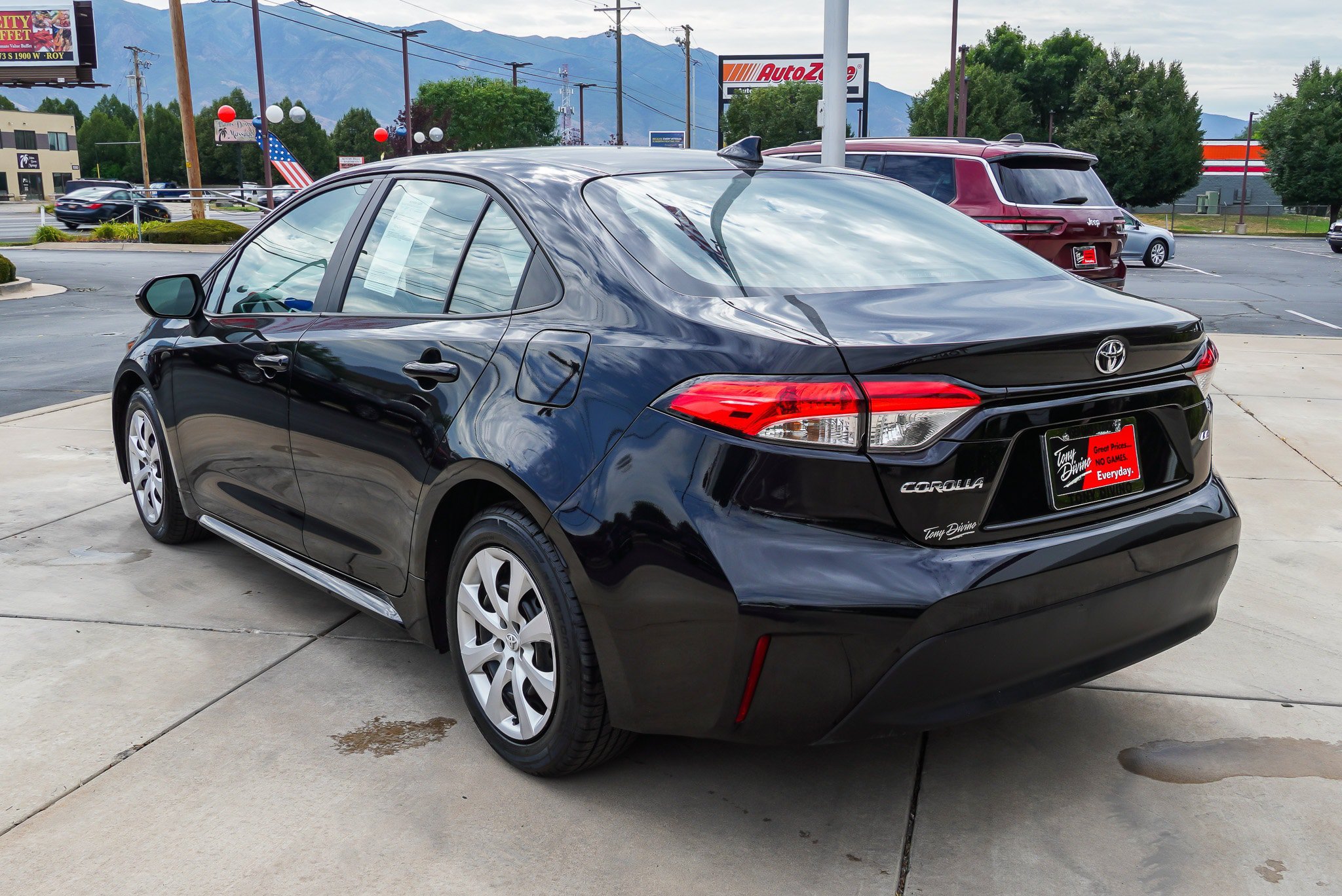 Used 2025 Toyota Corolla LE FWD image 6