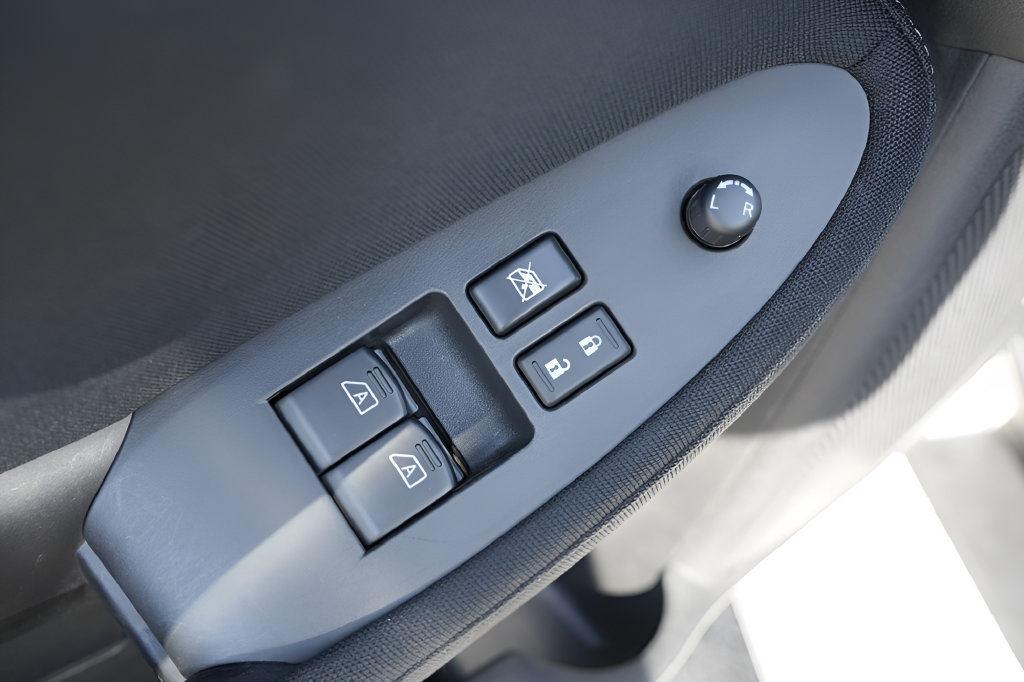 Used 2017 Nissan 370Z NISMO RWD image 19