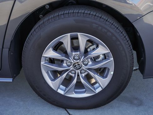 Used 2025 Toyota Sienna XLE image 13