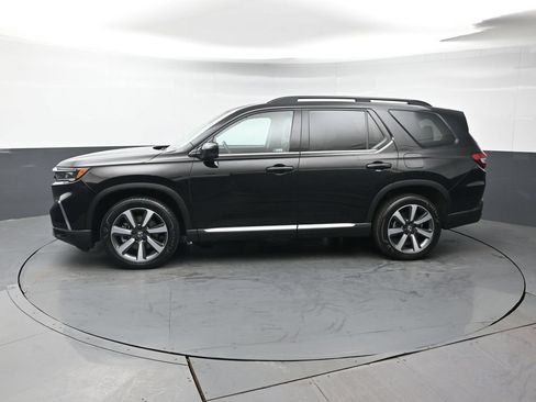 Used 2023 Honda Pilot Touring image 2