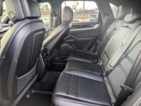 Used 2024 Porsche Cayenne image 28